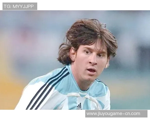 足球传奇人物的辉煌足迹：从梅西到C罗，他们如何改变了世界足坛的格局