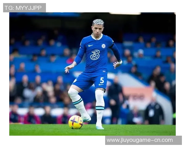 回顾历史足坛十大足球球星排名盘点及其辉煌成就分析 回顾历史足坛十大足球球星排名盘点及其辉煌成就分析