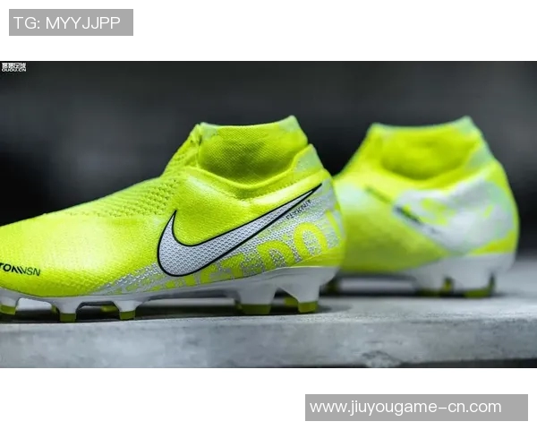 耐克球星款足球运动鞋:突破极限的速度与精准,助力赛场荣耀